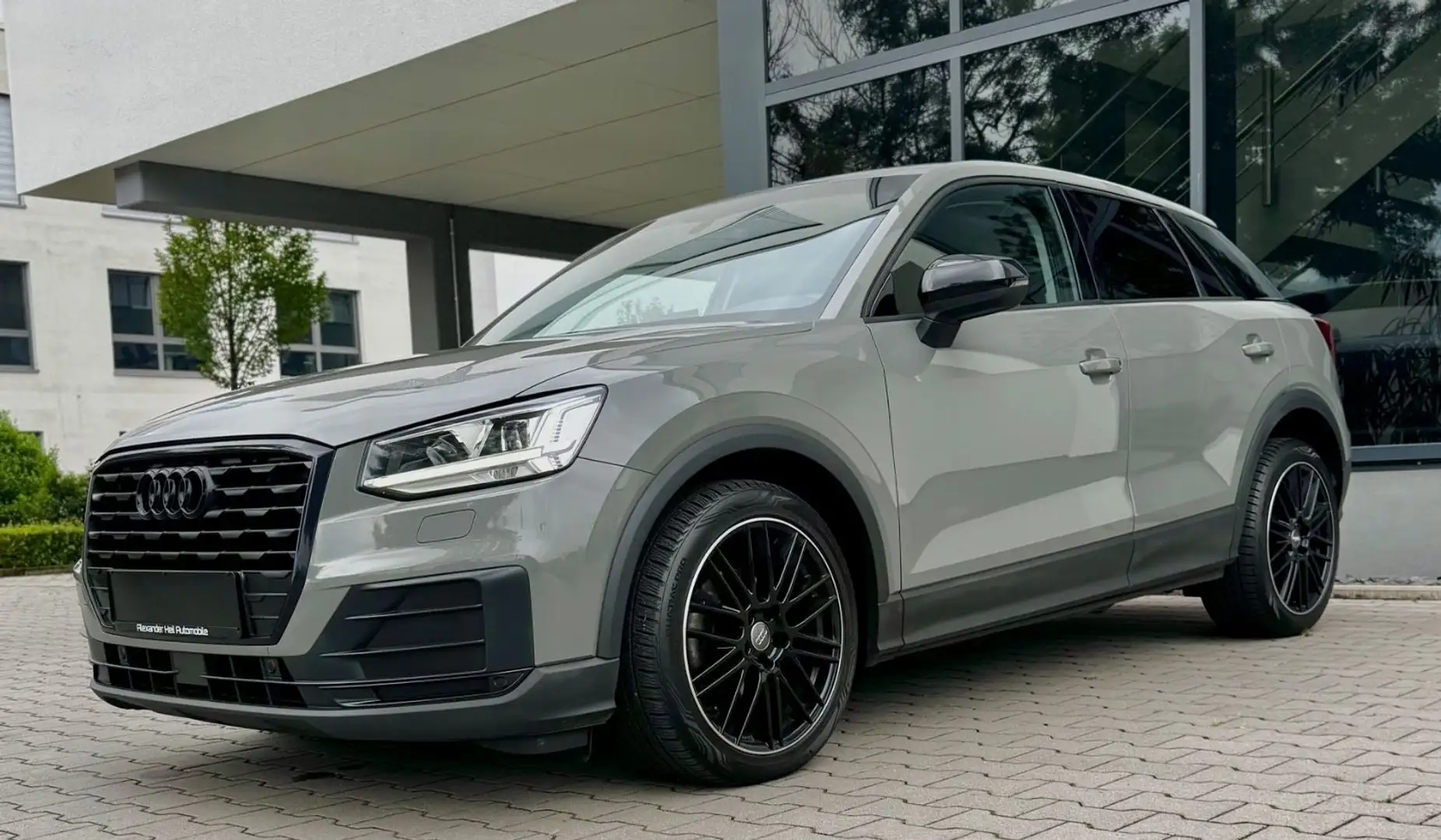 Audi Q2 TDI S-Tronic*LED*NAVI*SHZ*8 X 18 ZOLL*TIEFER Grau - 1