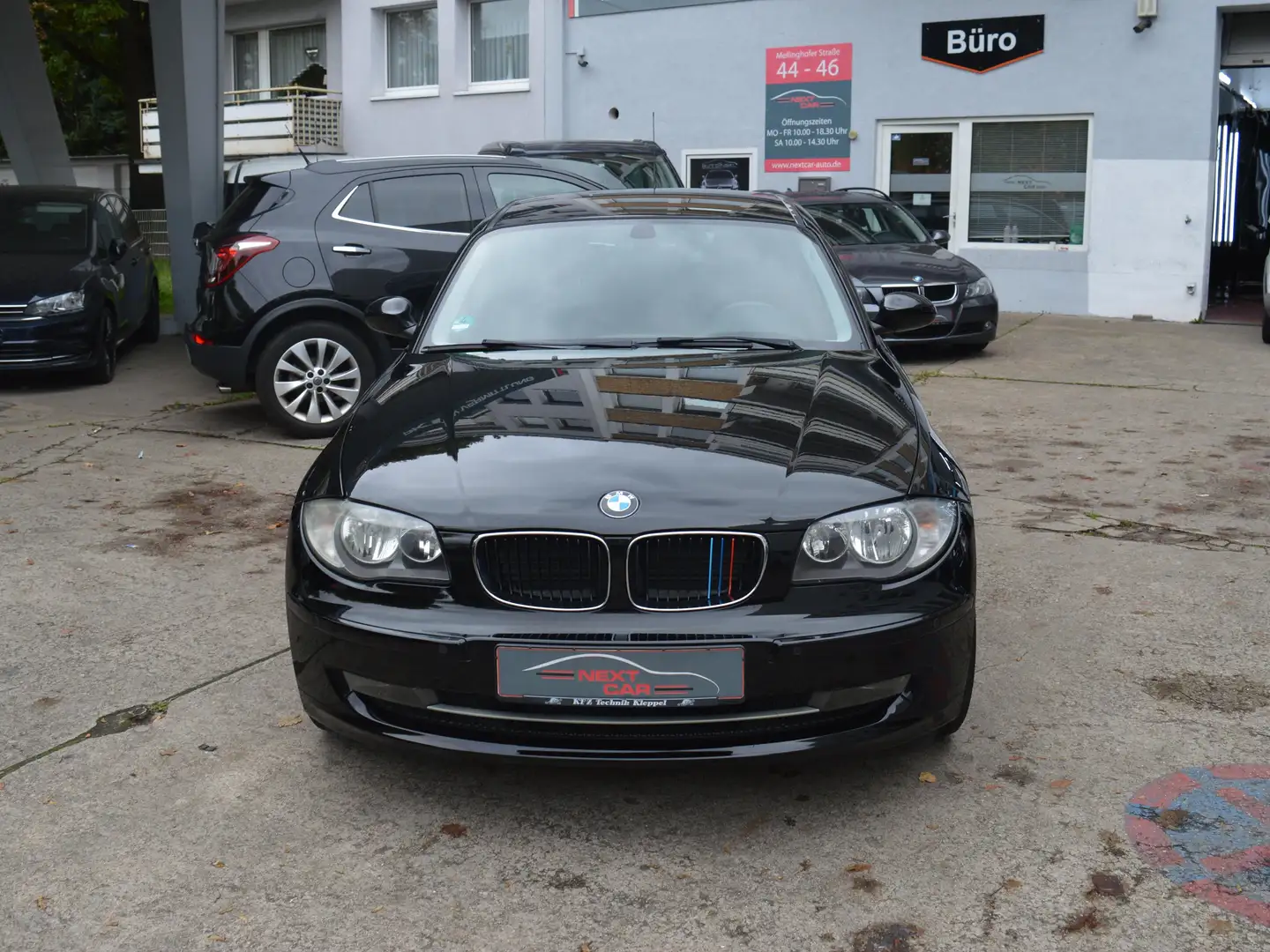 BMW 116 1er (5-Türer) 116i*Klimaautomatik*PDC* Schwarz - 2