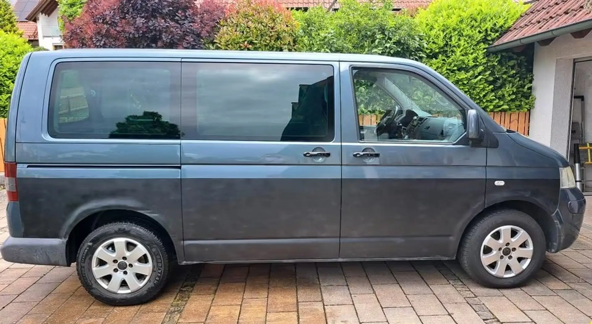 Volkswagen T5 Multivan Camper Grau - 2