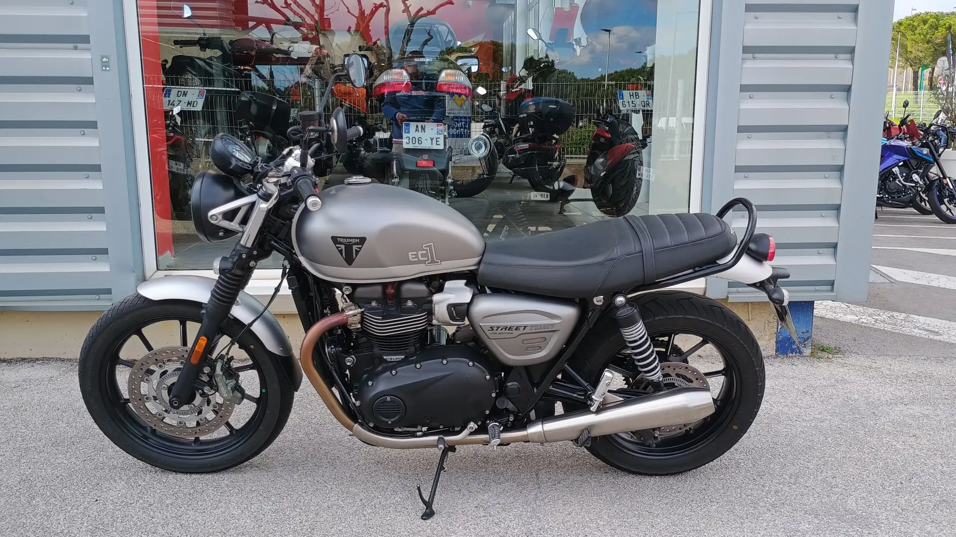 Triumph Street Twin - 2