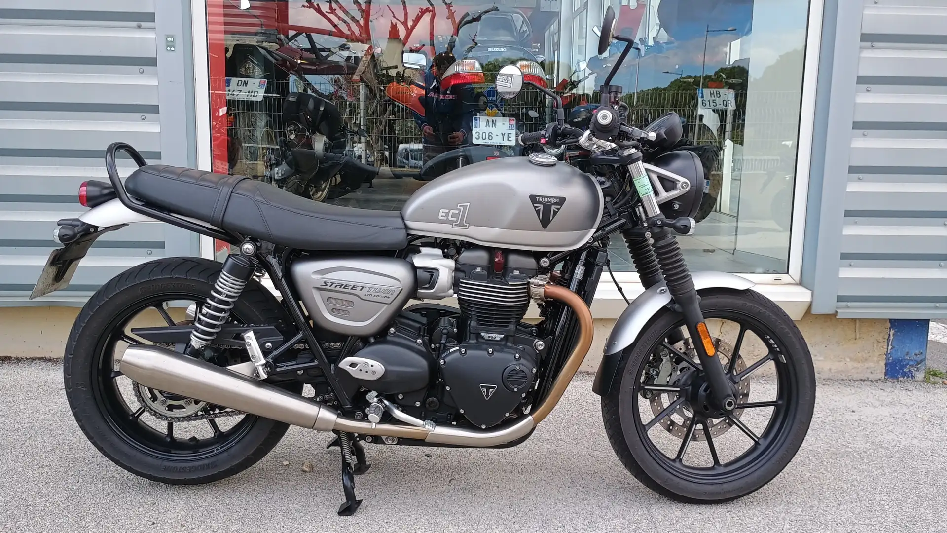 Triumph Street Twin - 1
