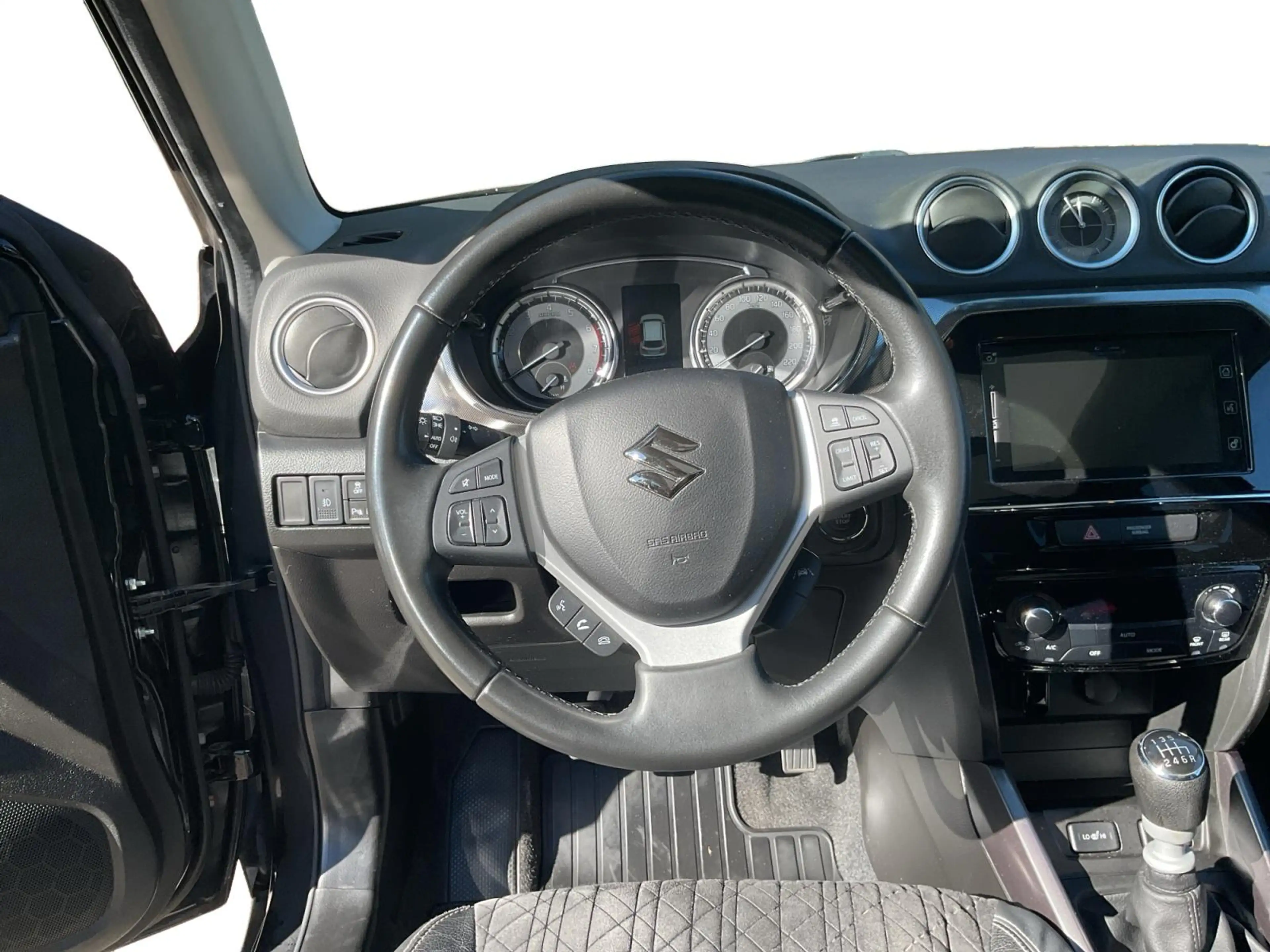 Suzuki Vitara 1,4 DITC Hybrid Comfort+ PLUS — photo 13