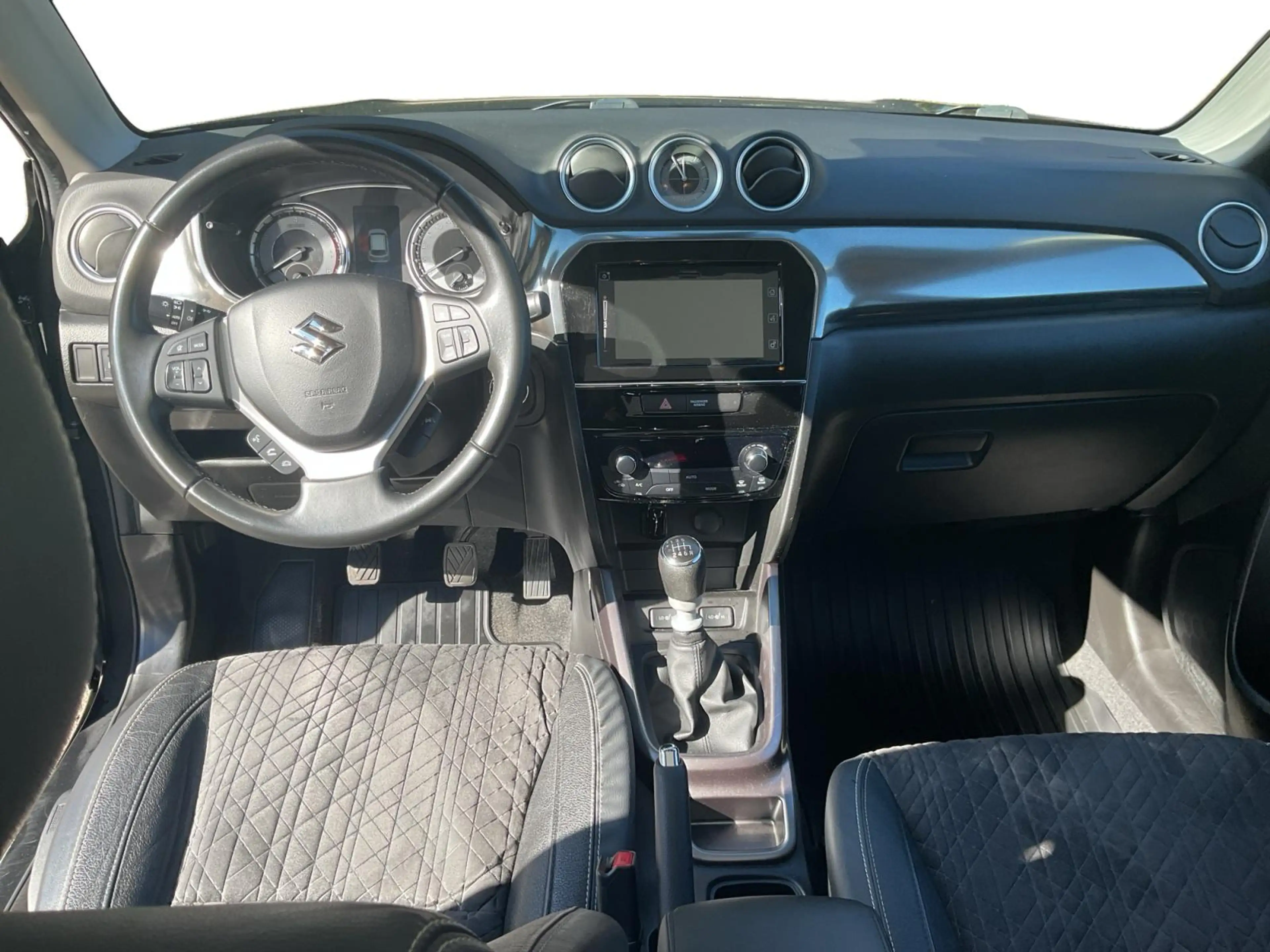 Suzuki Vitara 1,4 DITC Hybrid Comfort+ PLUS — photo 11