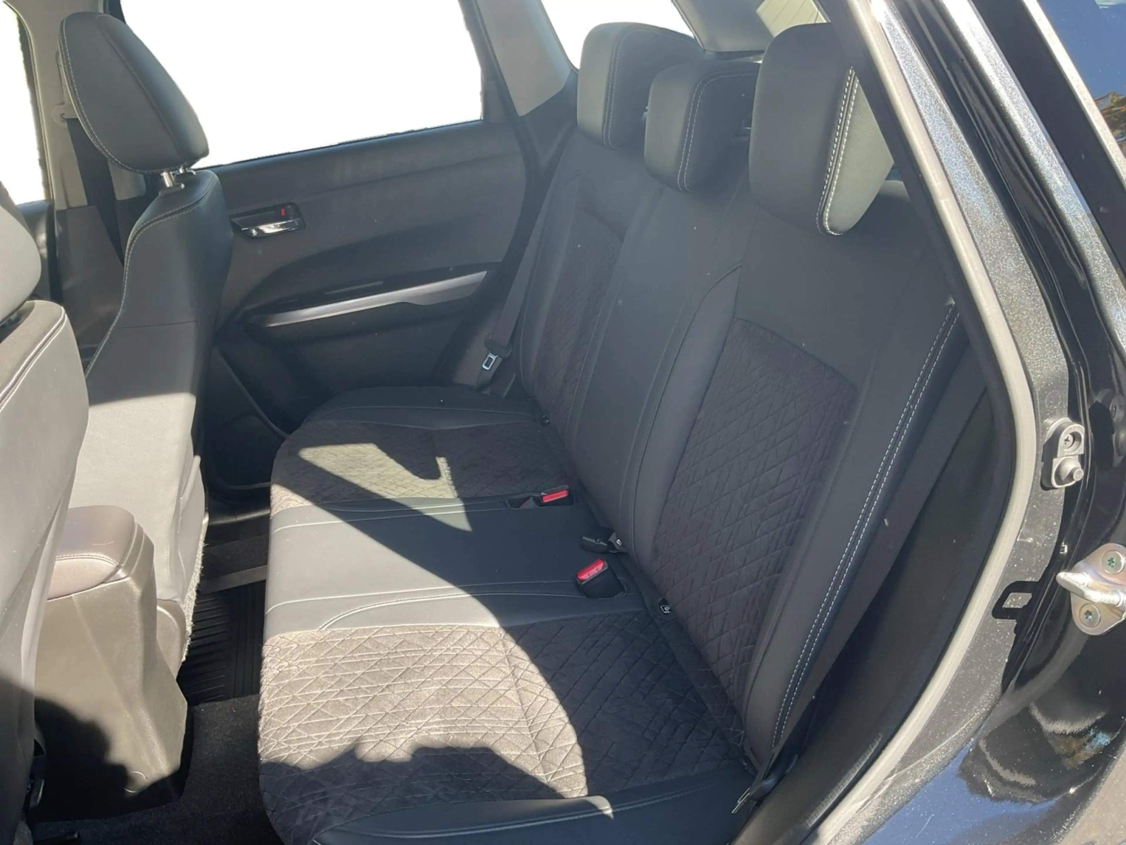 Suzuki Vitara 1,4 DITC Hybrid Comfort+ PLUS — photo 14