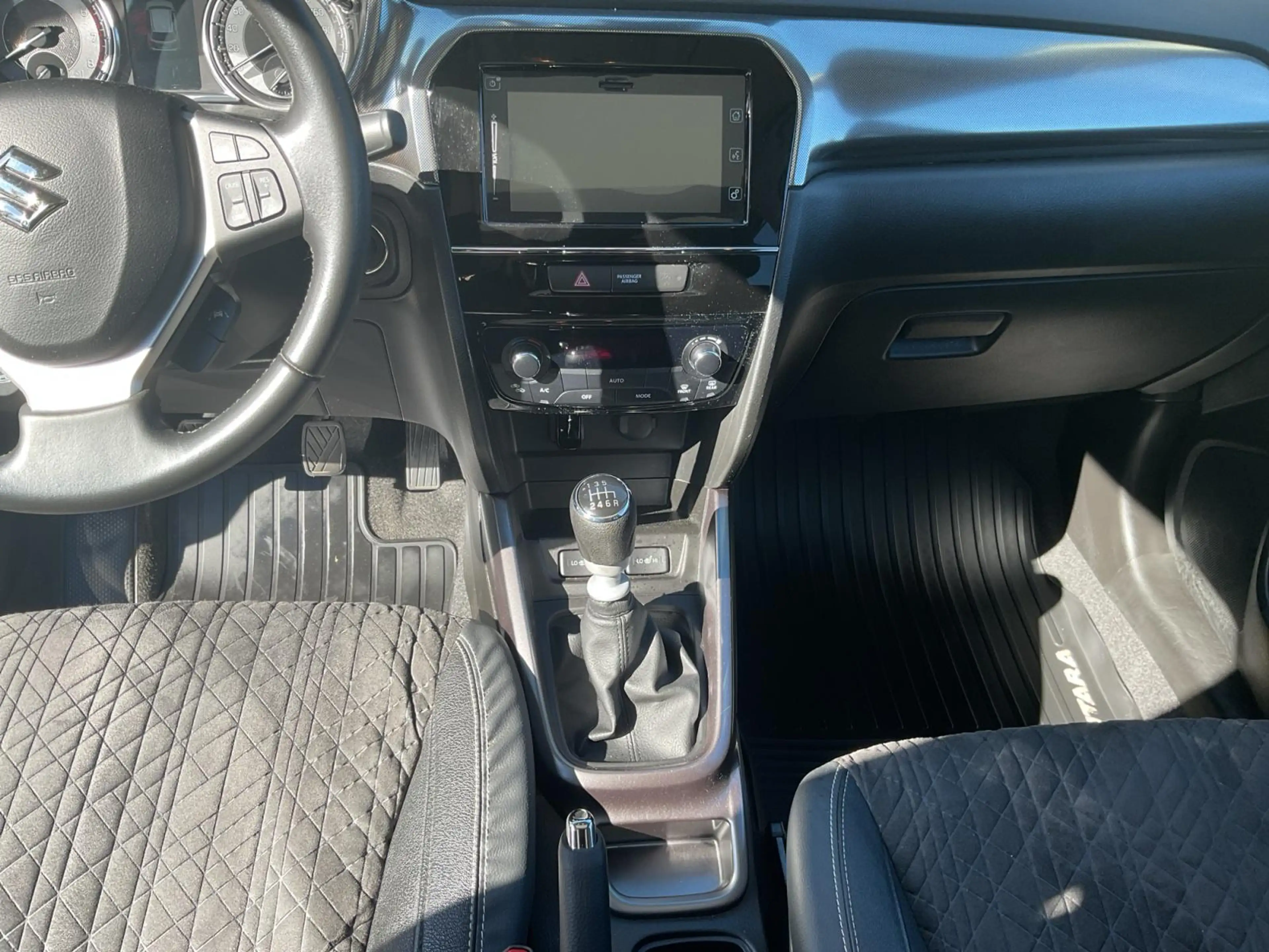 Suzuki Vitara 1,4 DITC Hybrid Comfort+ PLUS — photo 12