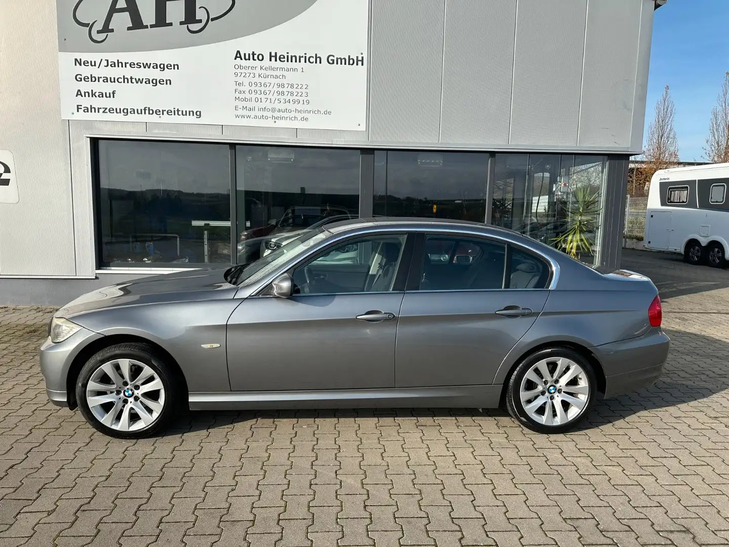 BMW 318 i Edition Lifest AHK*Tempomat*Klimaautom.*PDC Grau - 2