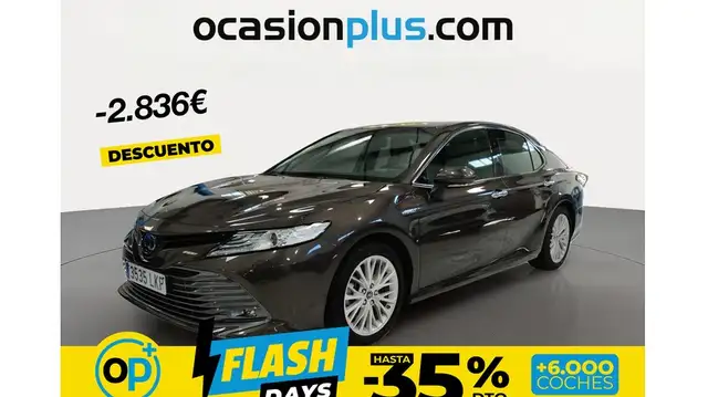 Toyota Camry Híbrido Luxury Aut.
