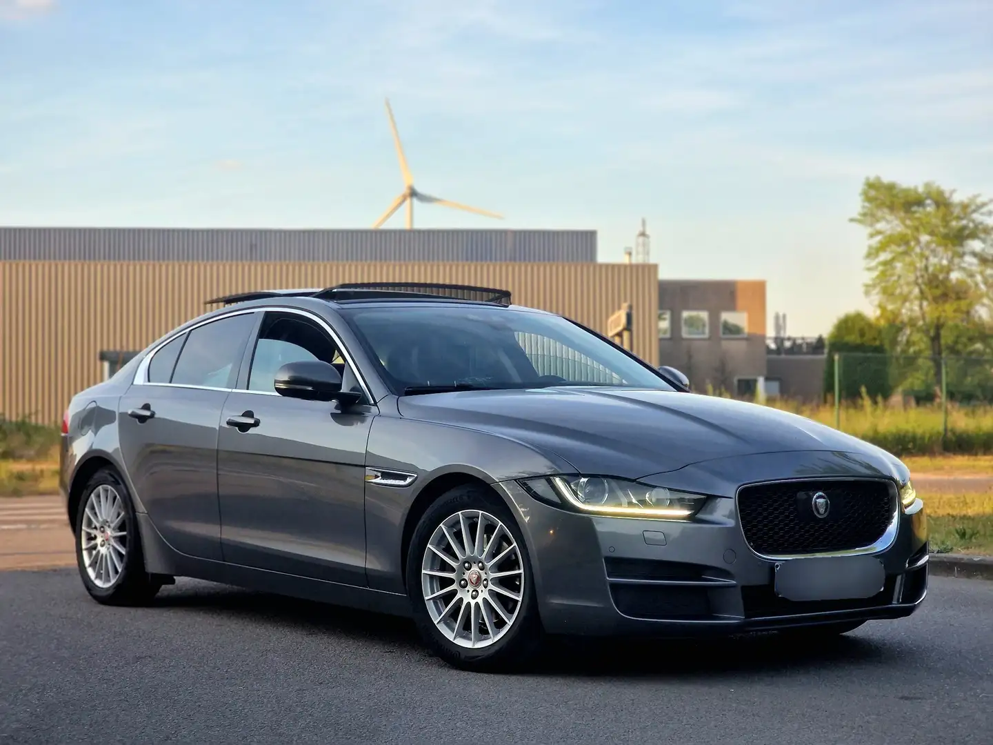 Jaguar XE E-Performance Automaat Euro6b Full Optie Pano - 1