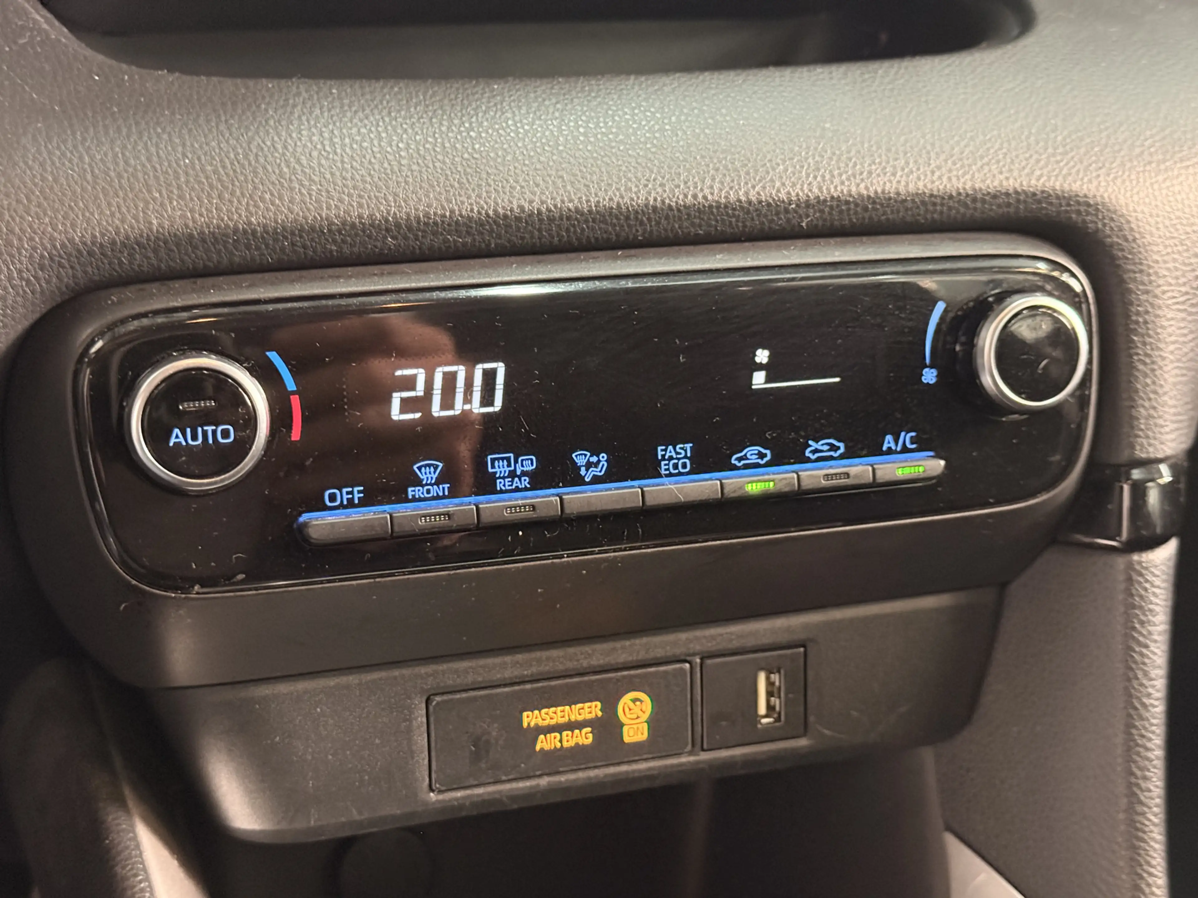Toyota Yaris 1.5 Hybrid Dynamic | Zwart dak | Apple CarPlay | — photo 14