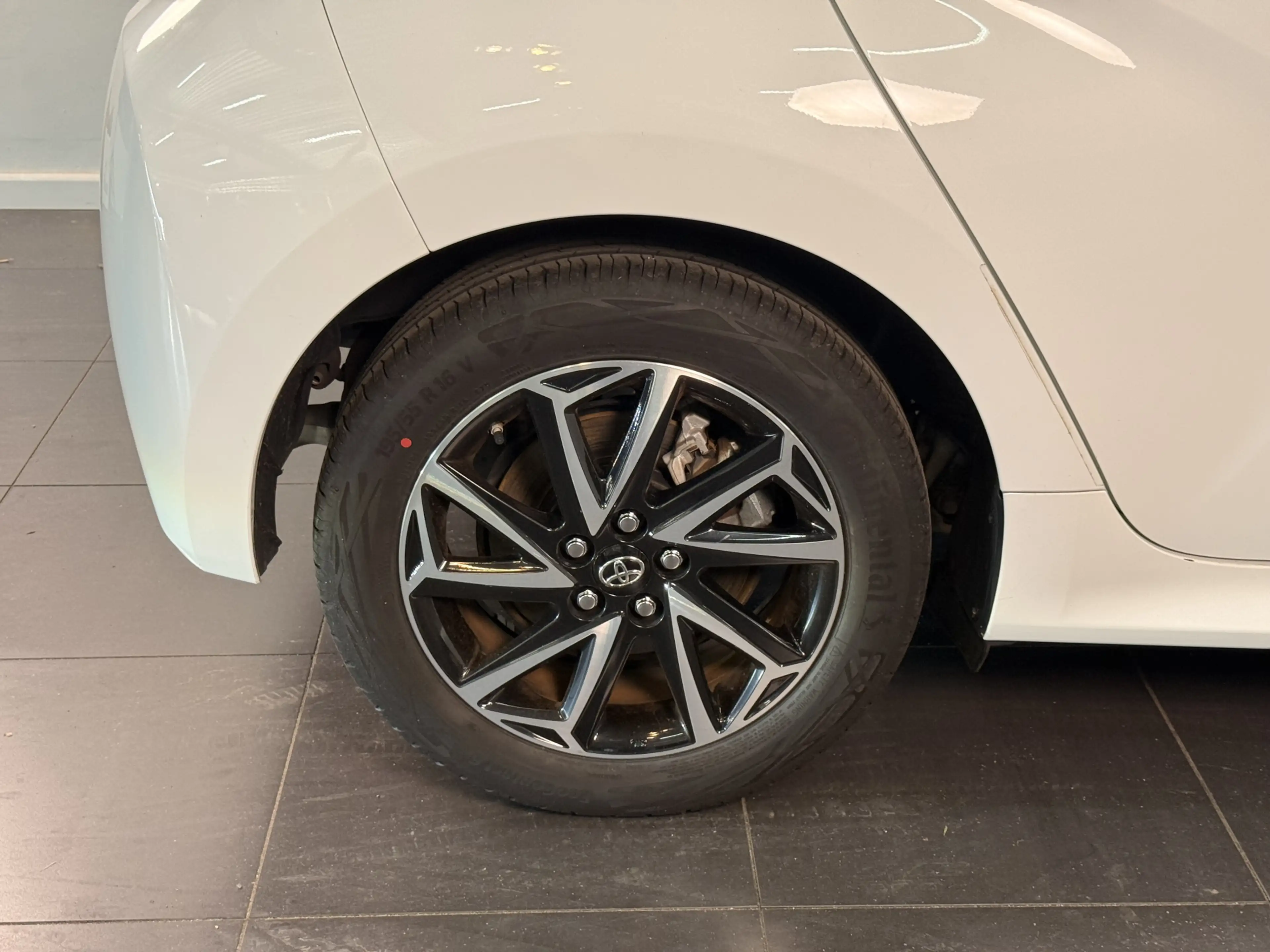 Toyota Yaris 1.5 Hybrid Dynamic | Zwart dak | Apple CarPlay | — photo 6