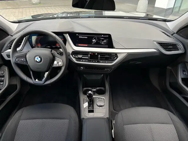 BMW 1 Series view 3
