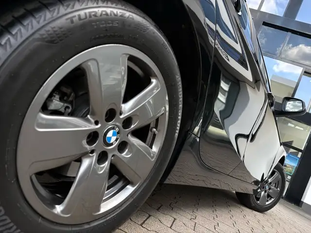 BMW 1 Series view 4