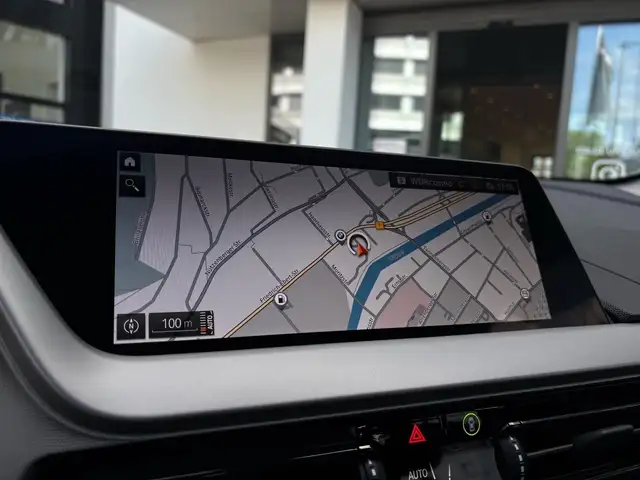 BMW 1 Series view 10