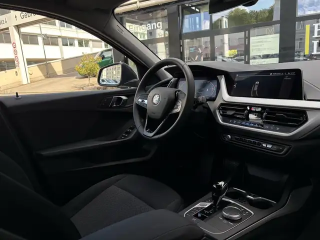 BMW 1 Series view 14