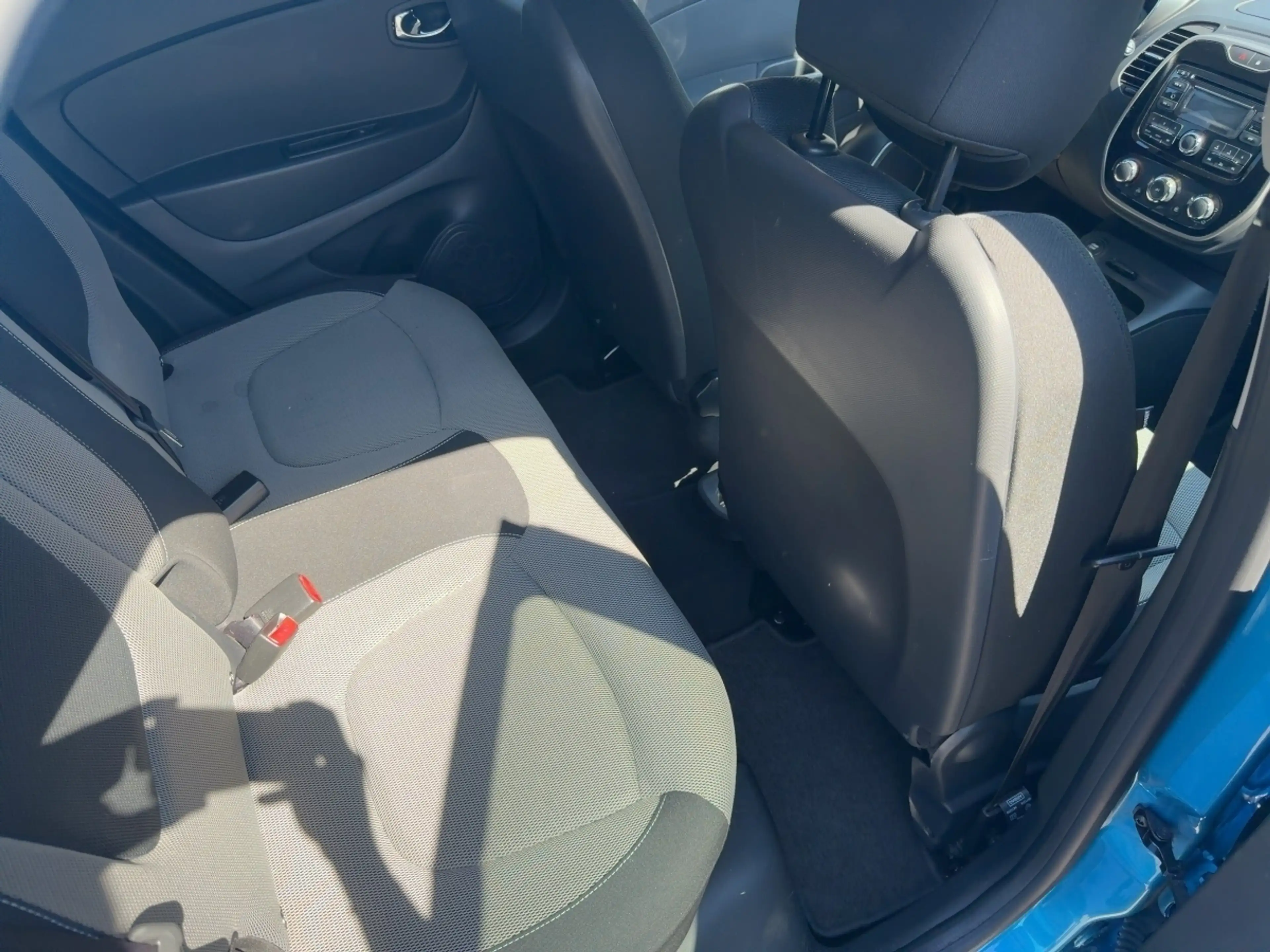 Renault Captur TCe120 EDC Dynamique AUTOMATIK PARKP/GJR — photo 12