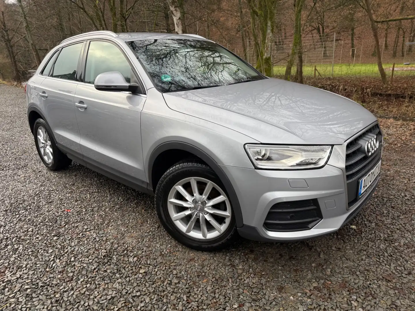 Audi Q3 1.4 TFSI S tronic Xenon Navi AHK Silber - 1