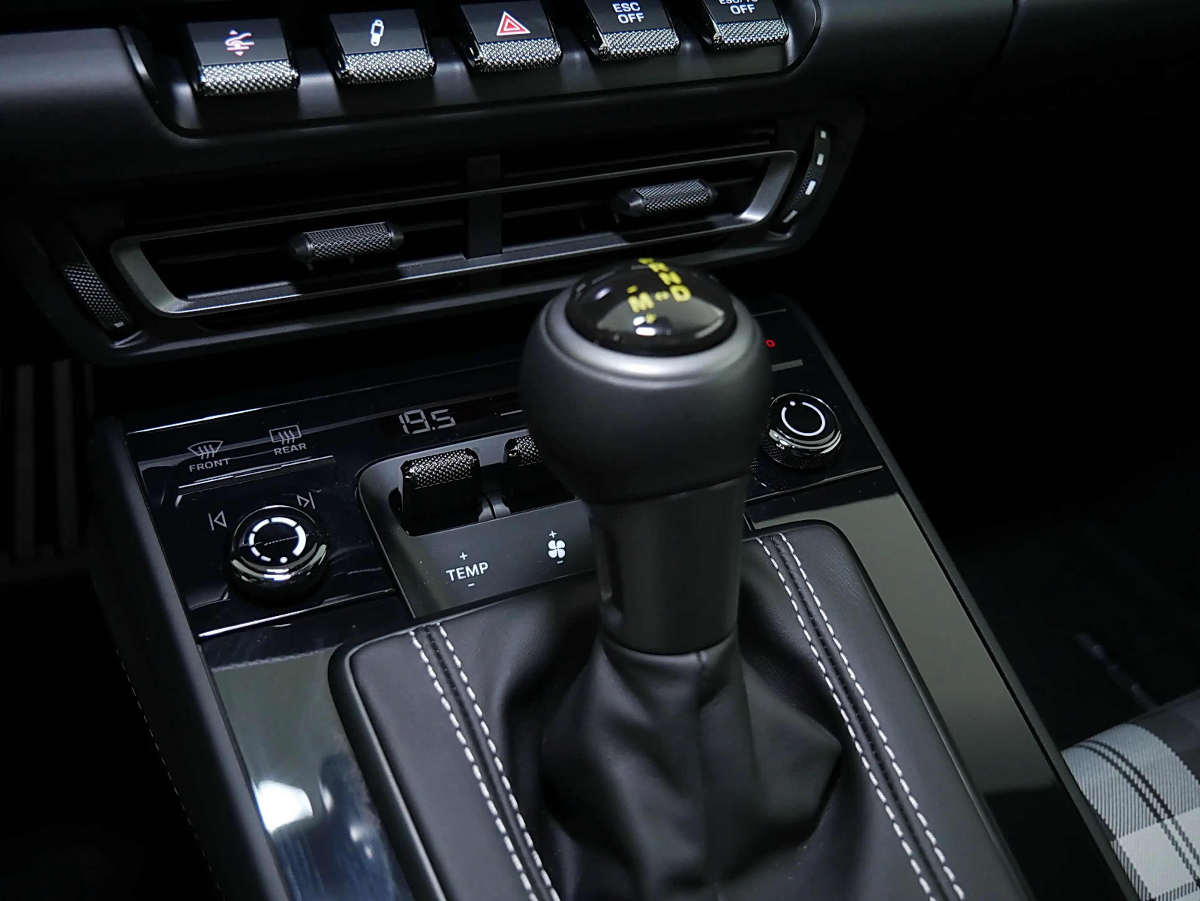 Porsche 911 GT3 Touring — photo 7