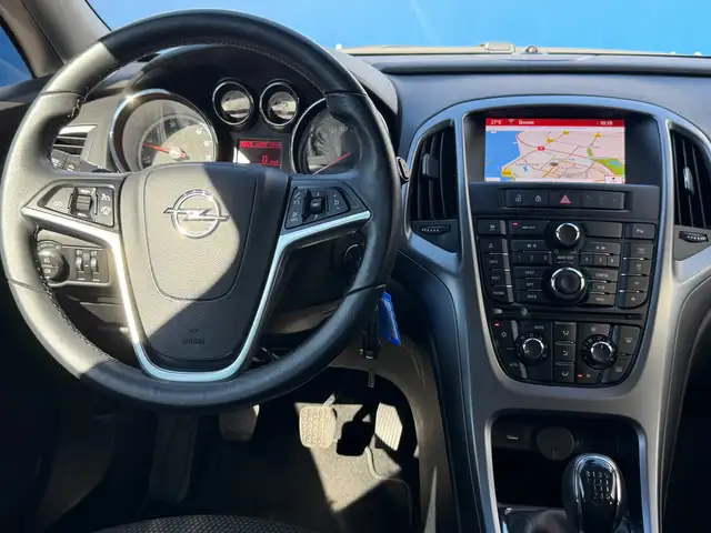 Opel Astra view 4