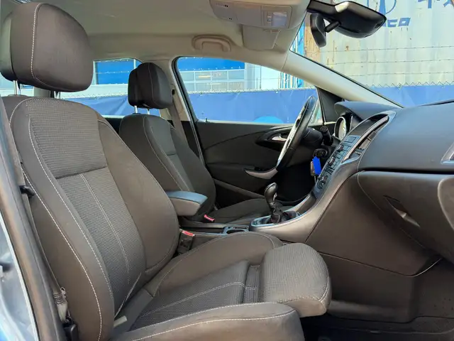 Opel Astra view 10