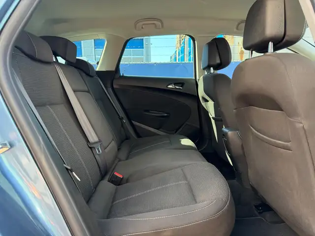 Opel Astra view 12