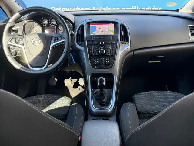 Opel Astra view 2