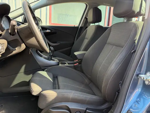 Opel Astra view 9