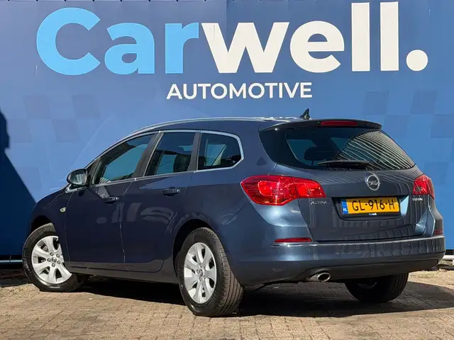 Opel Astra view 5