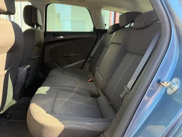 Opel Astra view 11