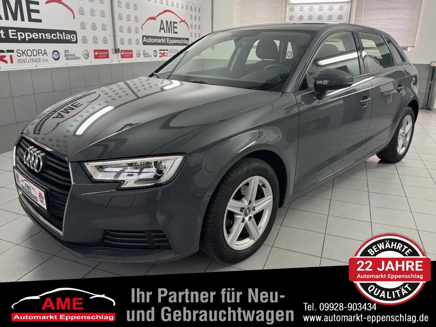 Audi A3 AUDI A3 30 TFSI Sportback S tronic Bi Xenon Grau - 1