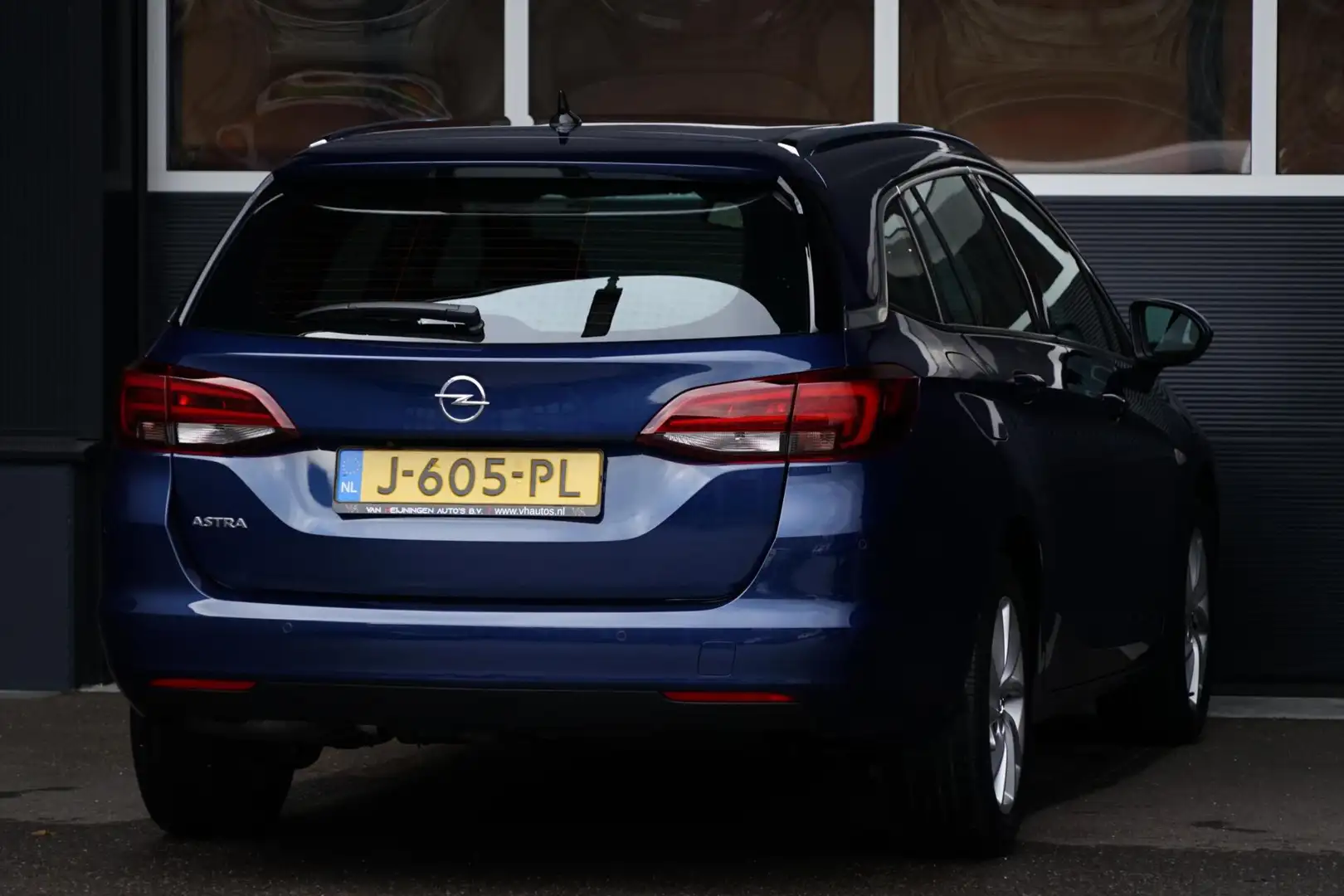 Opel Astra Sports Tourer 1.2 Elegance, NL, keyless, LED, cam. Blauw - 2