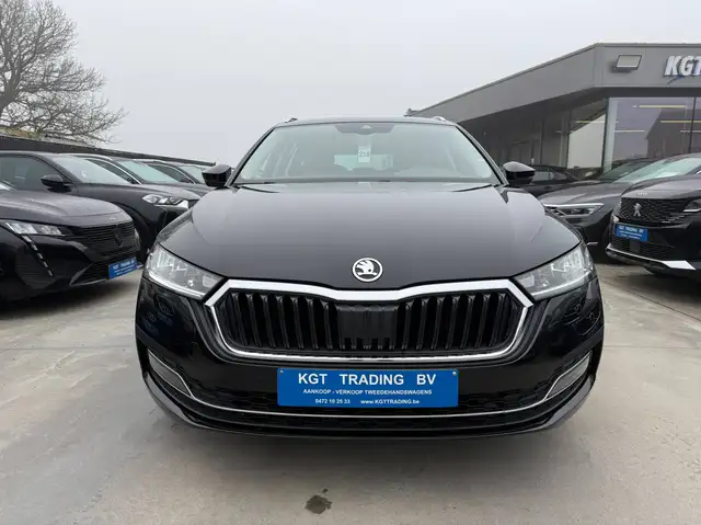 Skoda Octavia view 2