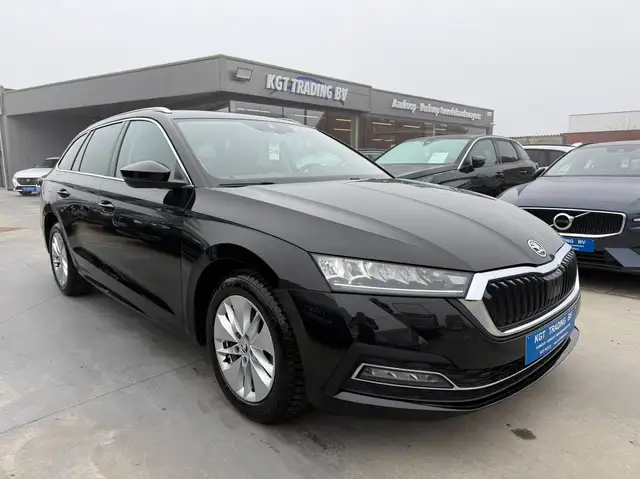 Skoda Octavia view 3