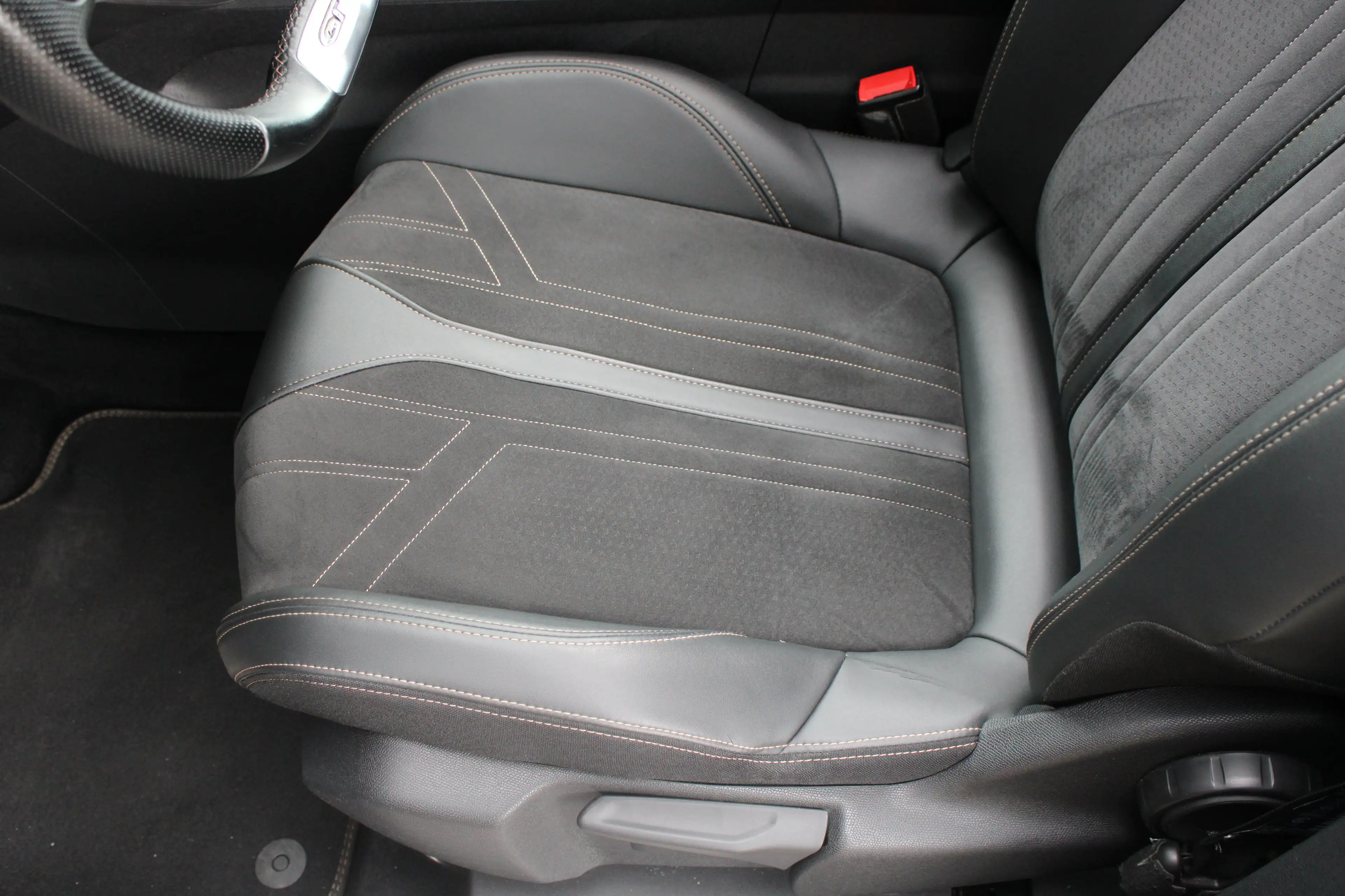 Peugeot 5008 1.2 PureTech GT | Navigatie | Camera | Panorama/sc — photo 21