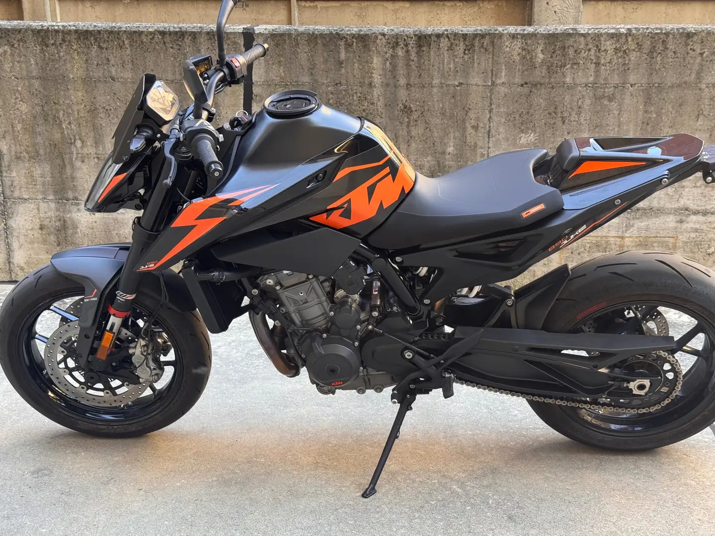 KTM 890 Duke Noir - 1
