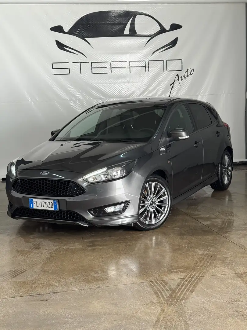 Ford Focus 5p 1.5 tdci ST-Line s&s 120cv Gris - 1