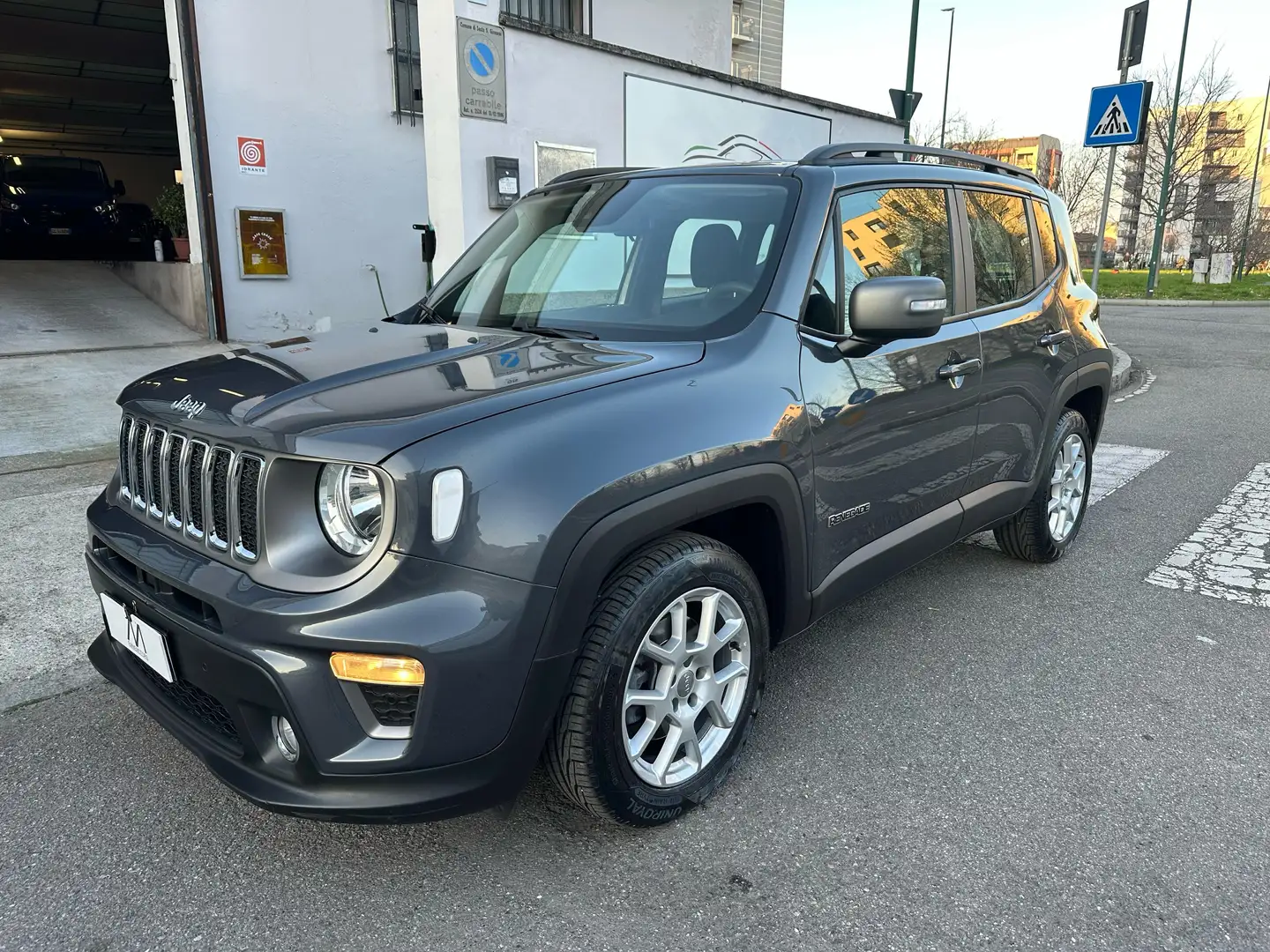 Jeep Renegade 1.3 t4 Limited 2wd 150cv - AUT/NAVI/PDC Grijs - 1