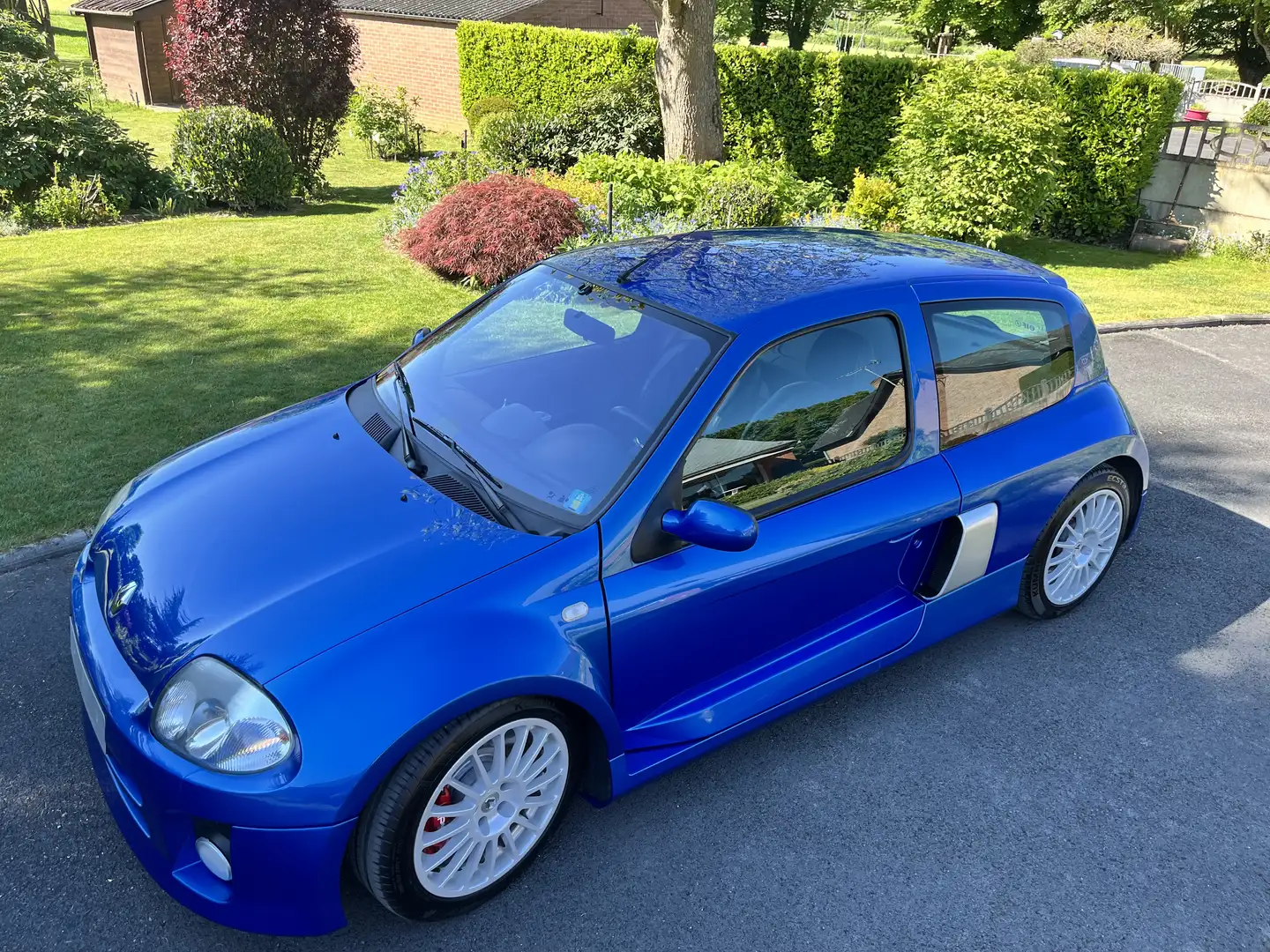 Renault Clio 2.9i V6 - 2