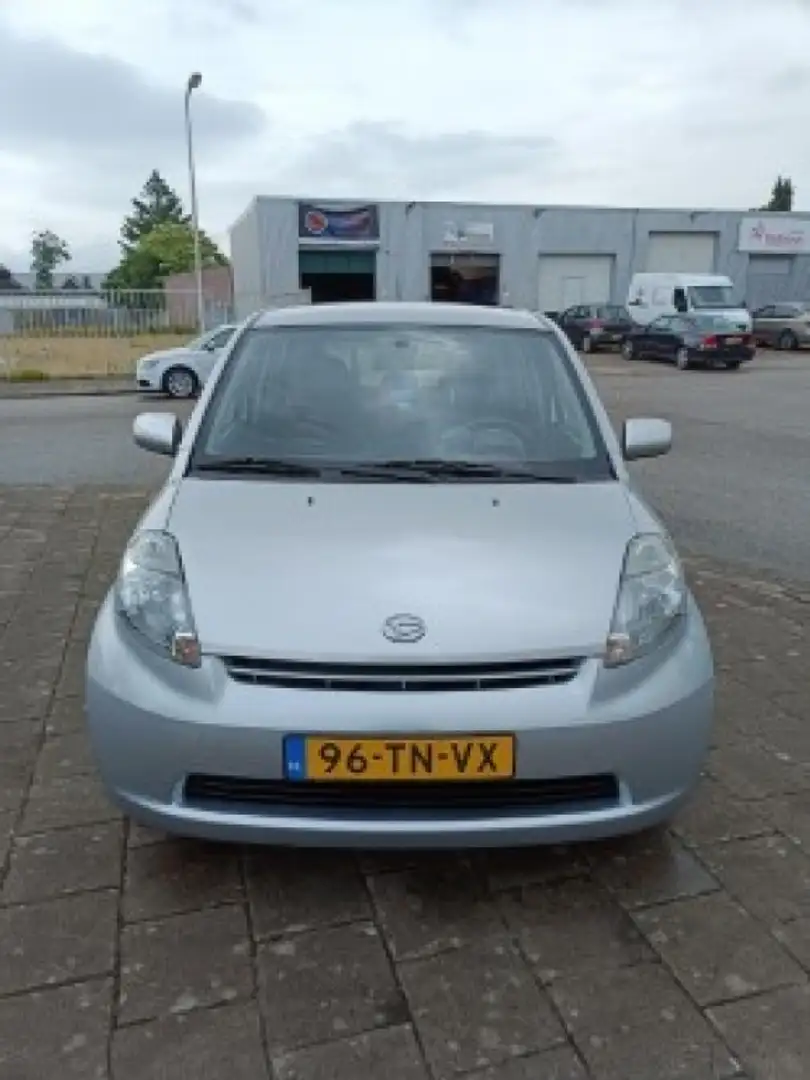 Daihatsu Sirion 1.3-16V COMFORT Gris - 2