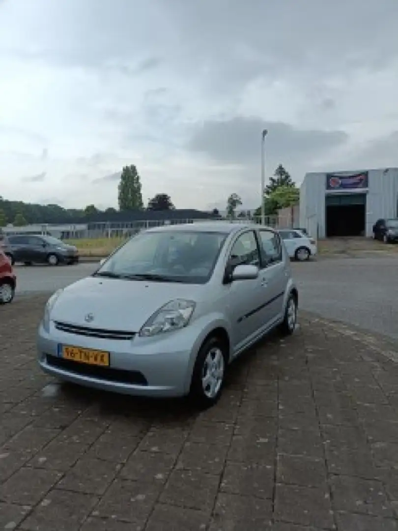 Daihatsu Sirion 1.3-16V COMFORT Gris - 1