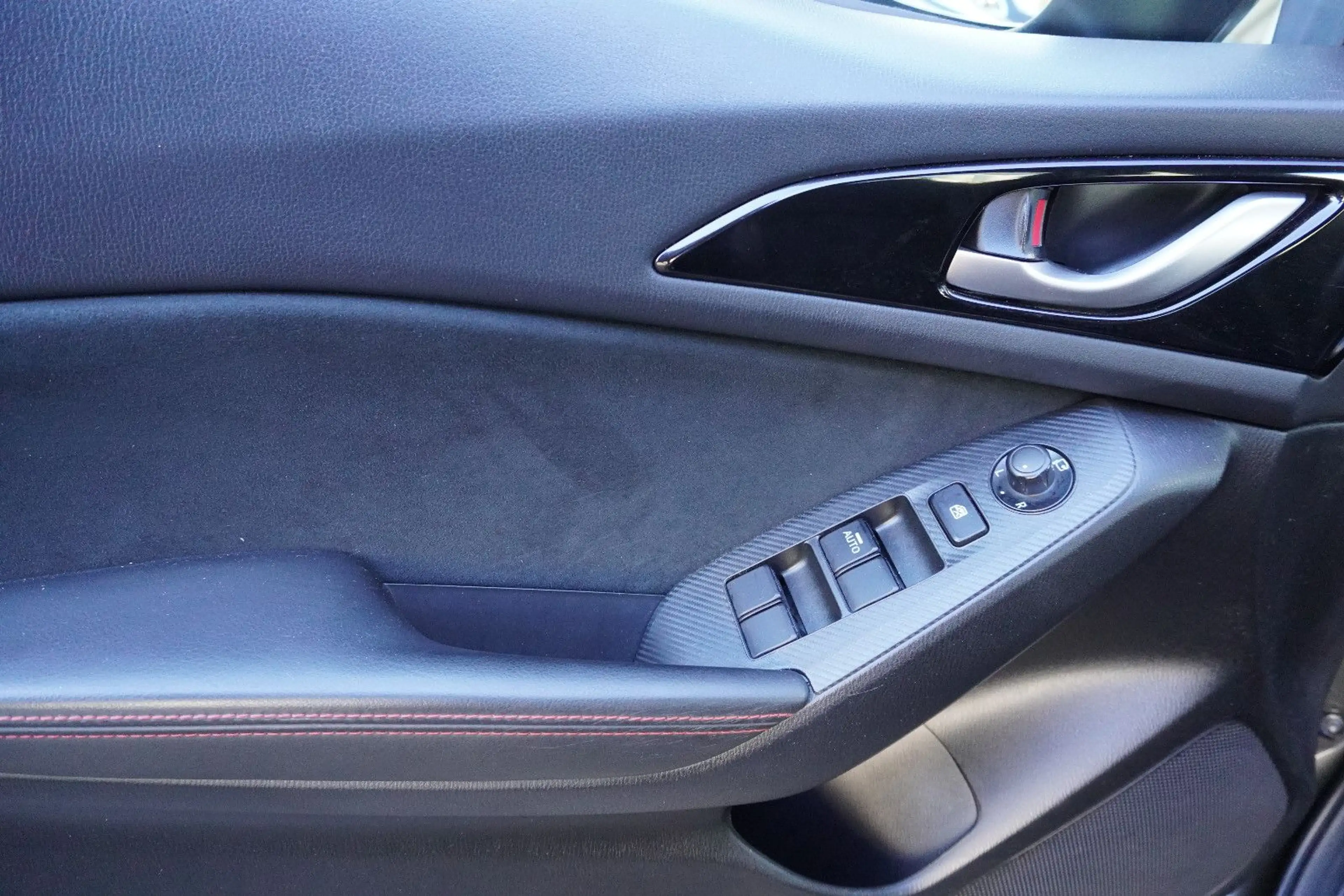 Mazda 3 Lim. Nakama — photo 12