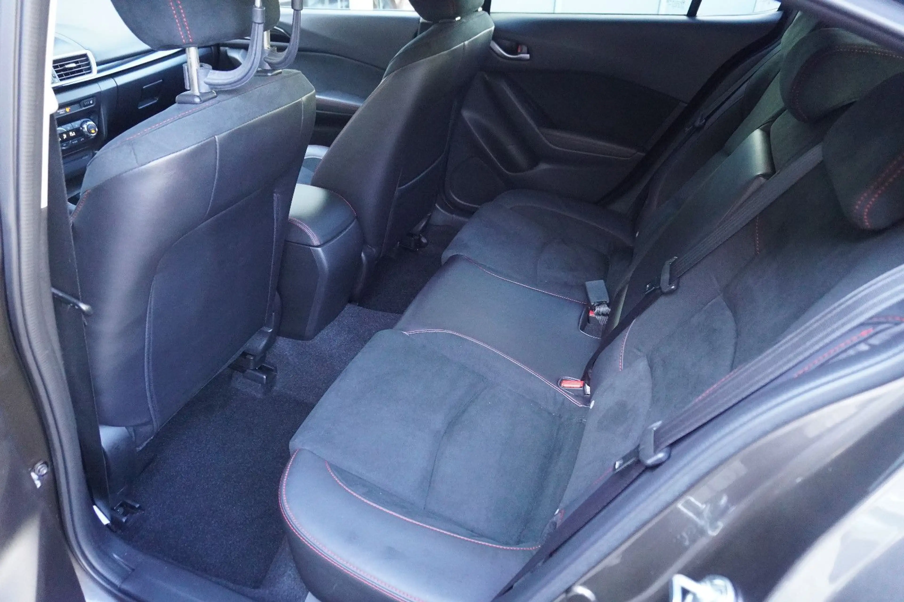 Mazda 3 Lim. Nakama — photo 14