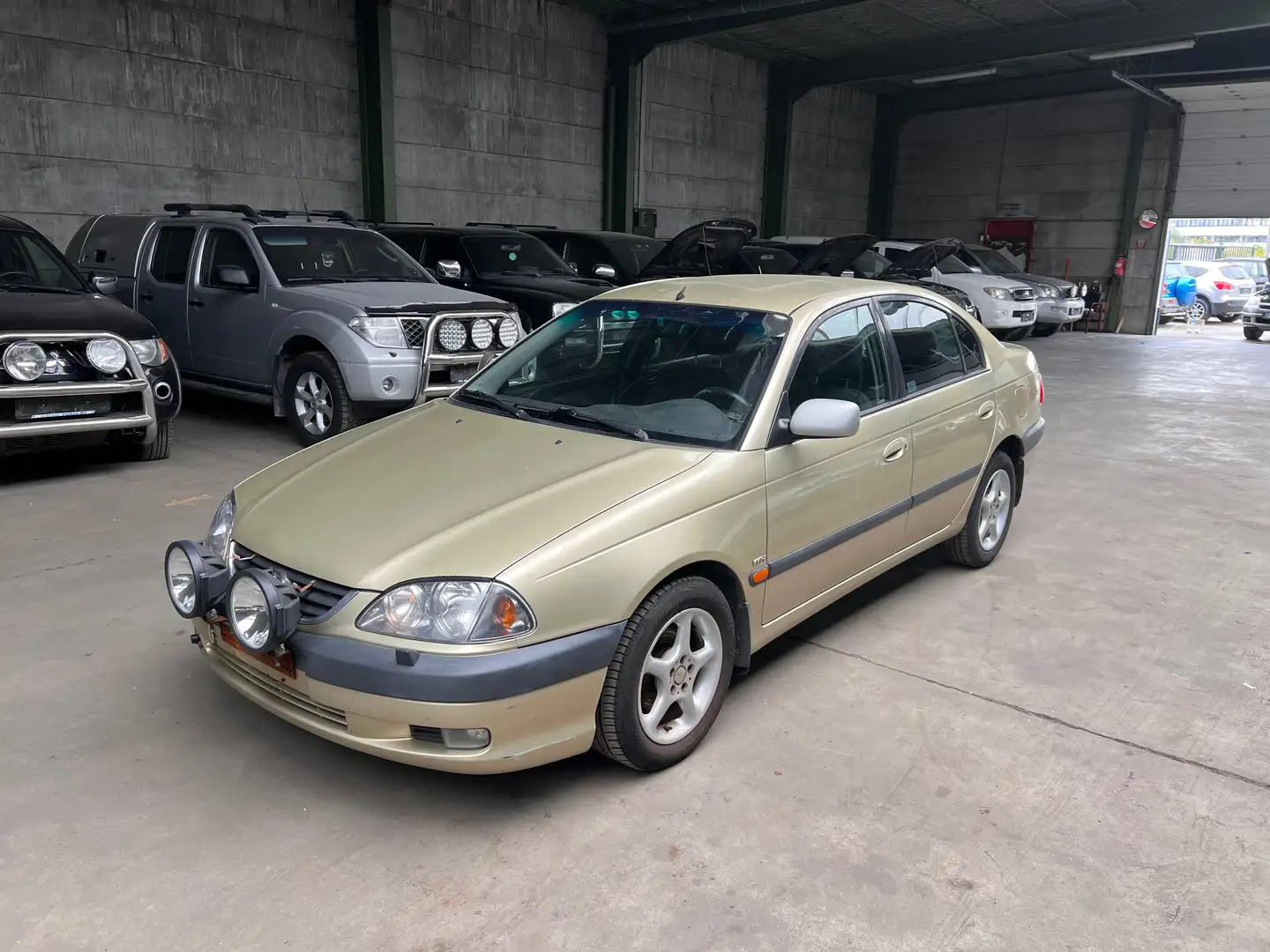 Toyota Avensis 1.8i VVT-i 16v Linea Sol Gold - 1