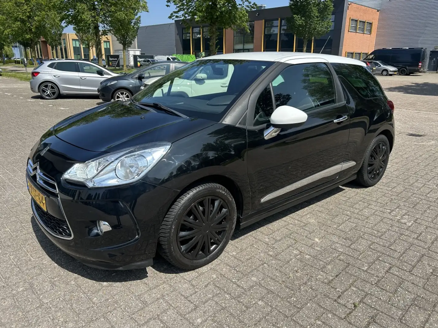 Citroen DS3 1.2 VTi So Chic 82PK AIRCO CRUISE NAP! Nero - 1