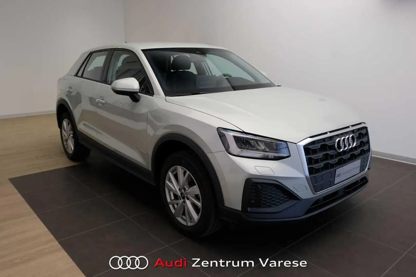 Audi Q2 35 2.0 tdi Business s-tronic Silber - 1