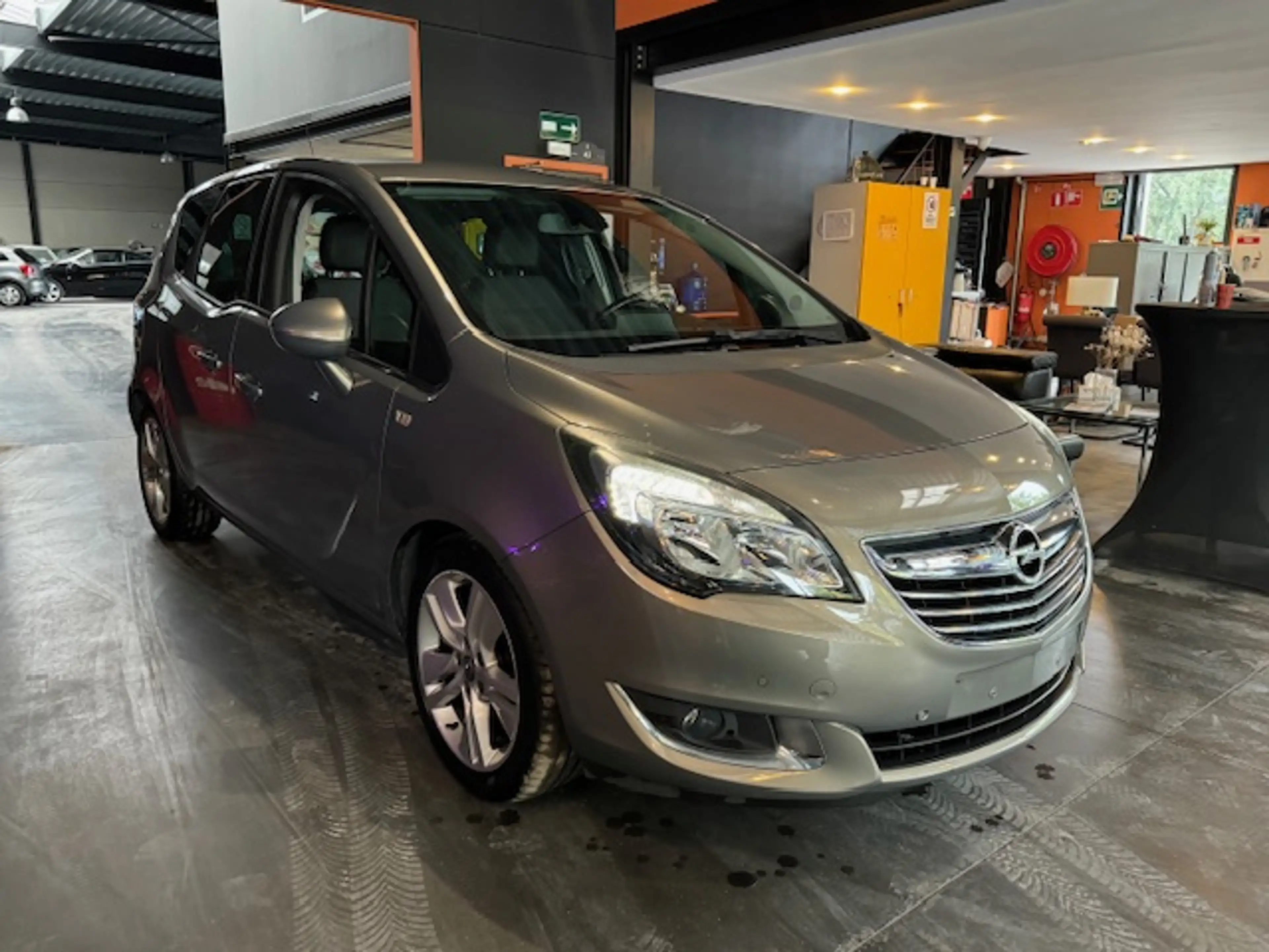 Opel Meriva AUTOMATIQUE - 1.4 Turbo - A/C - MEDIA/TEL - REG VIT - GPS — photo 2