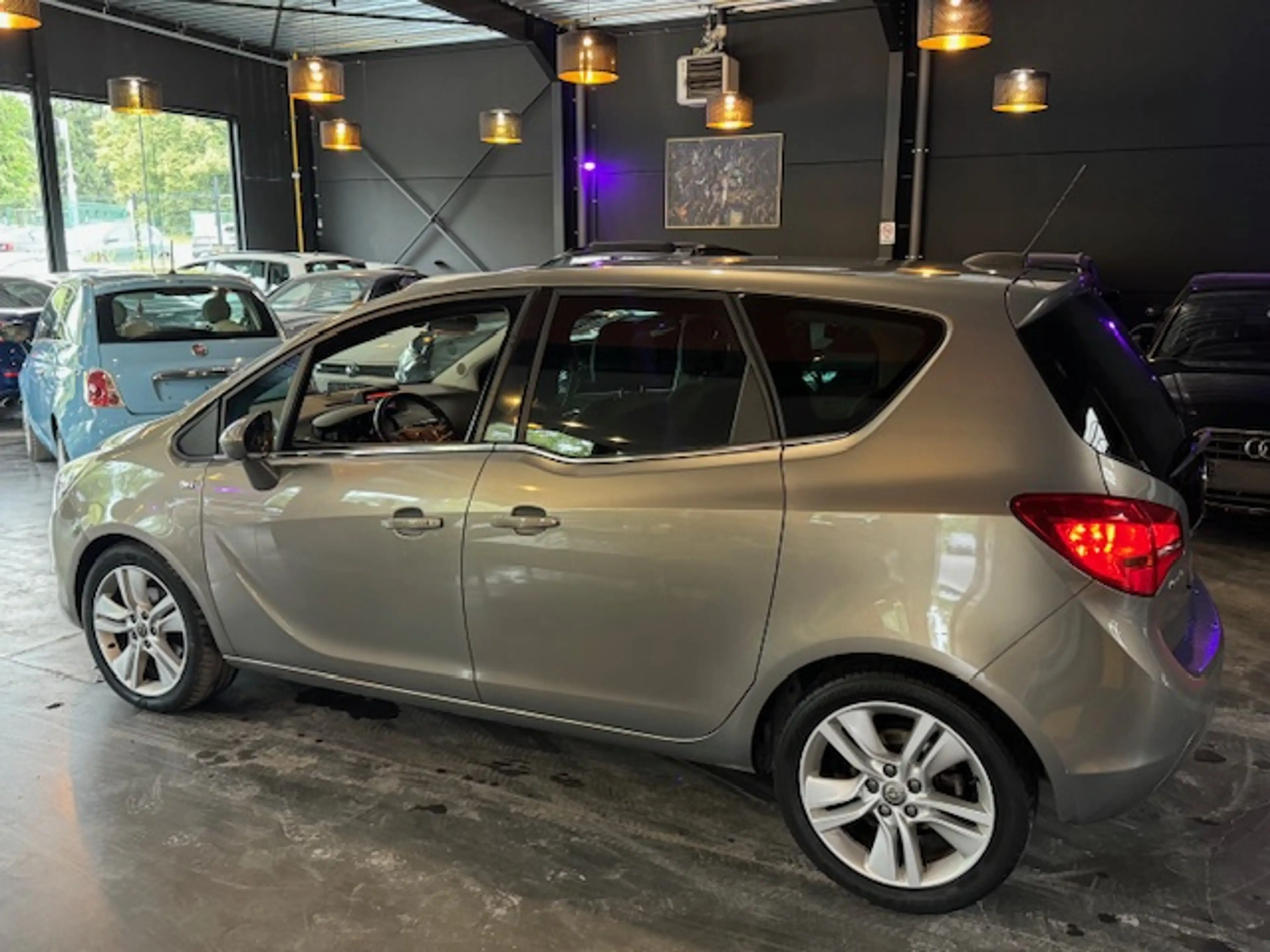Opel Meriva AUTOMATIQUE - 1.4 Turbo - A/C - MEDIA/TEL - REG VIT - GPS — photo 6
