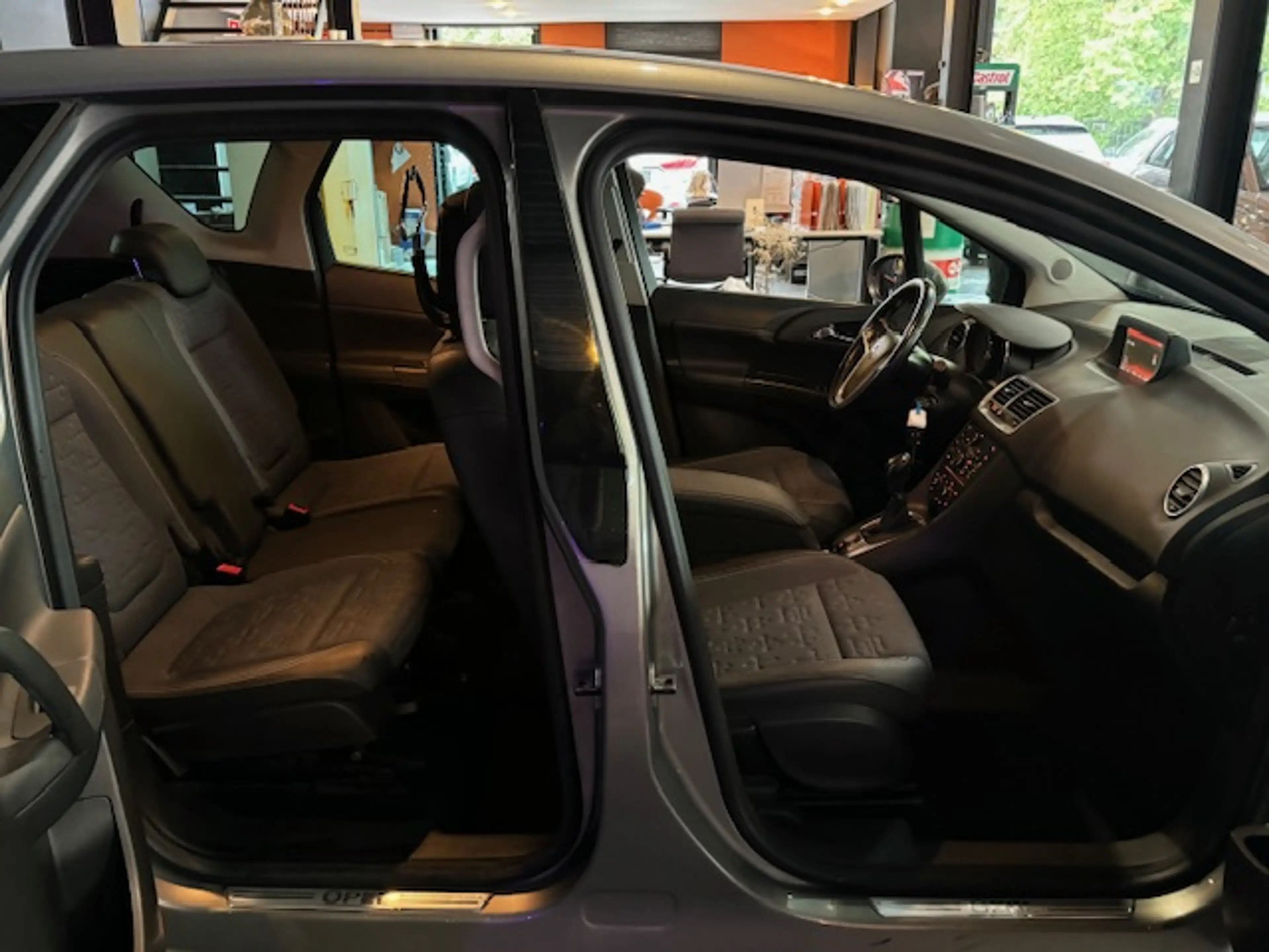 Opel Meriva AUTOMATIQUE - 1.4 Turbo - A/C - MEDIA/TEL - REG VIT - GPS — photo 11