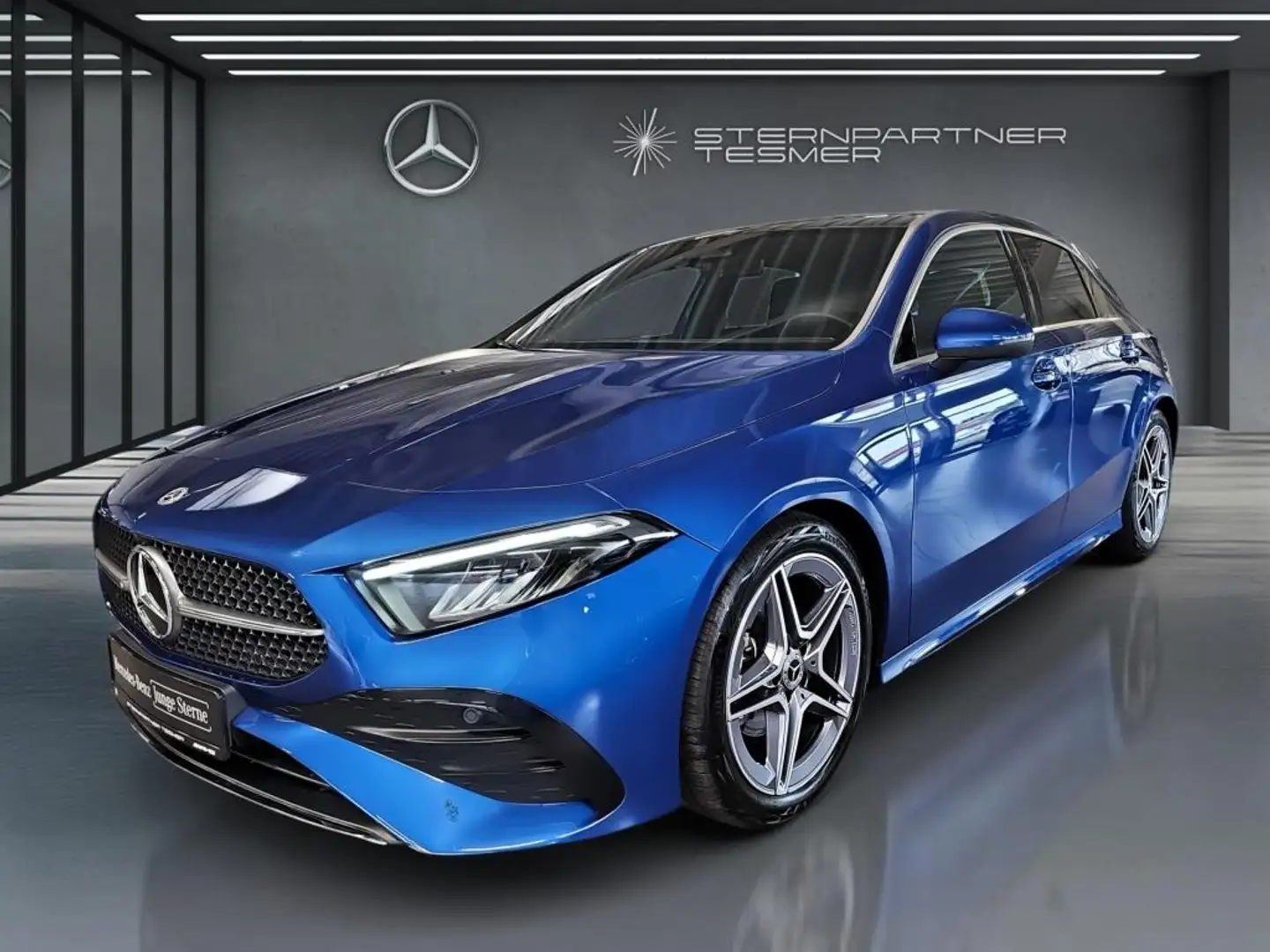 Mercedes-Benz A 200 AMG+MBUX+PANORAMA+LED+SHZ+AMBIENTE+KAMERA Blau - 1