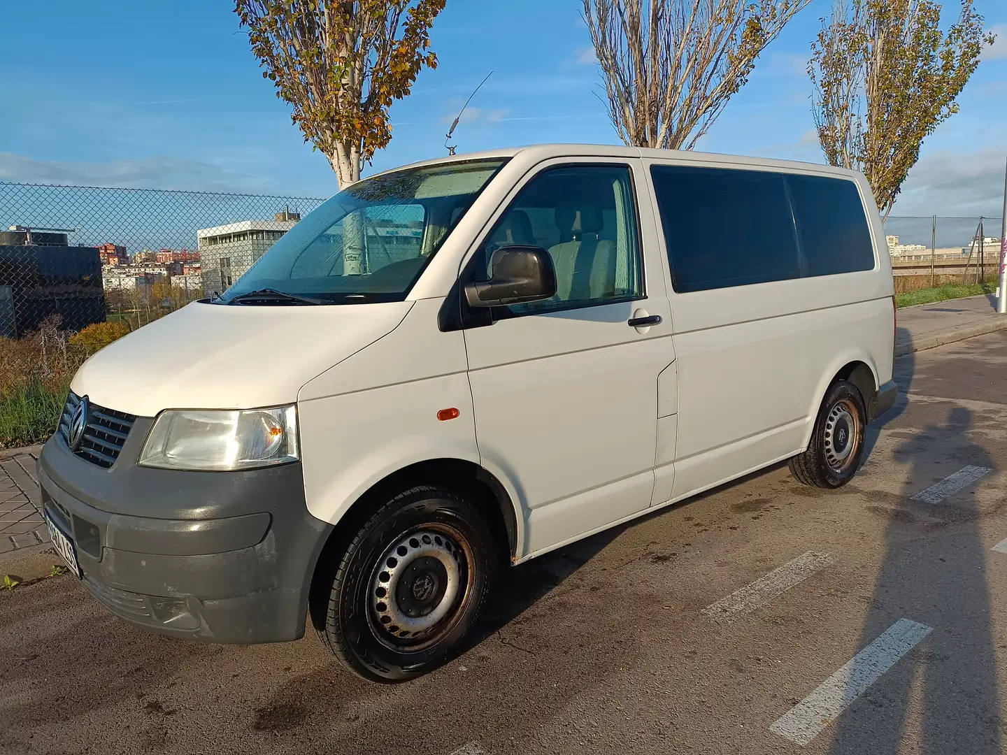 Volkswagen Transporter Transporter+Furgón+1.9TDI+104 Biały - 1