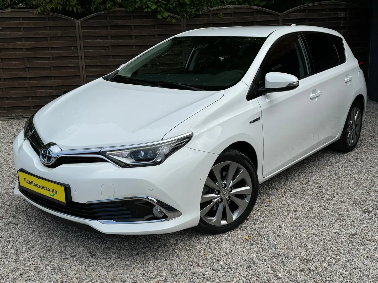 Toyota Auris 1.8 Hybrid Executive 1. Hand LED Navi SHZ Weiß - 1
